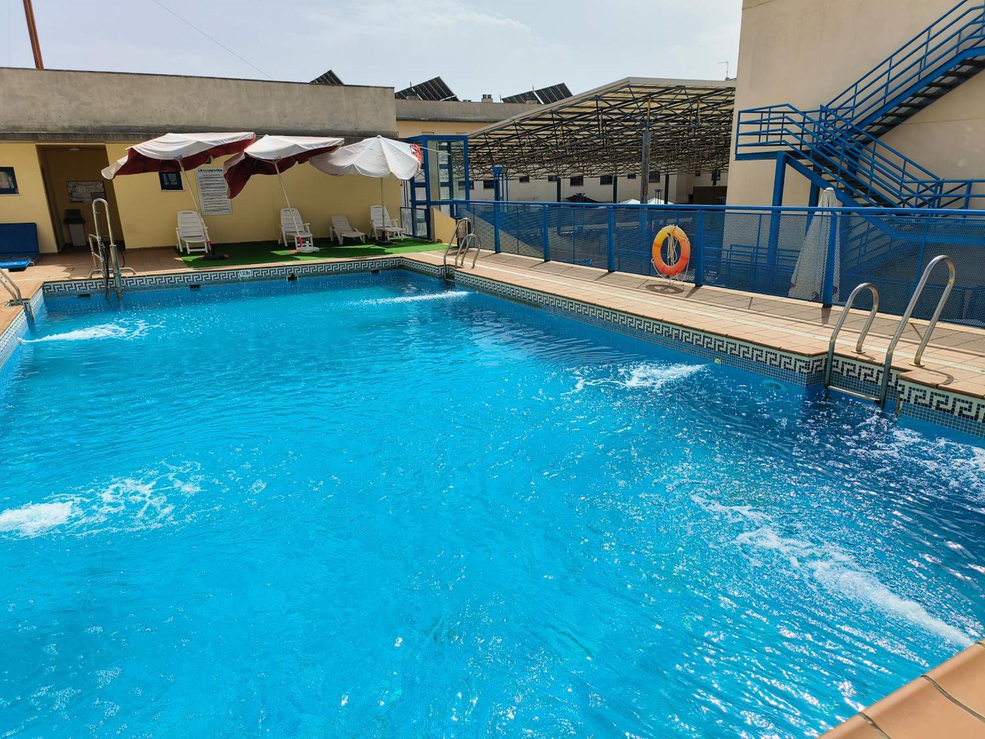 Acceso Sevilla Piscina Moderno Parking Gratis Bormujos Eksteriør billede
